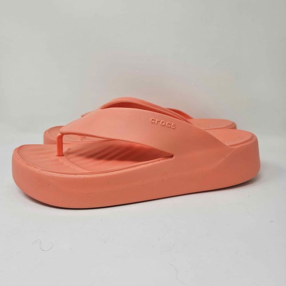 Crocs platform womens 10 Coral